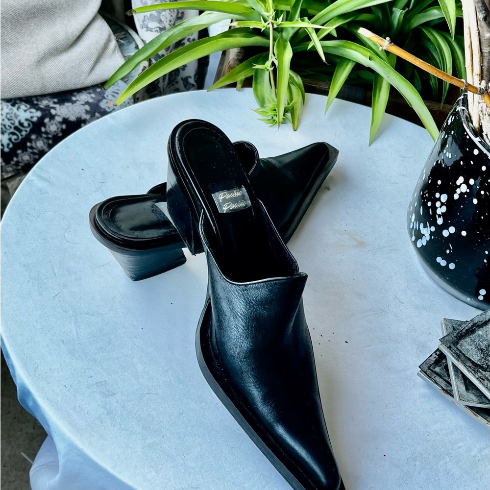 Pierre Dumas Black Leather Women's Mules